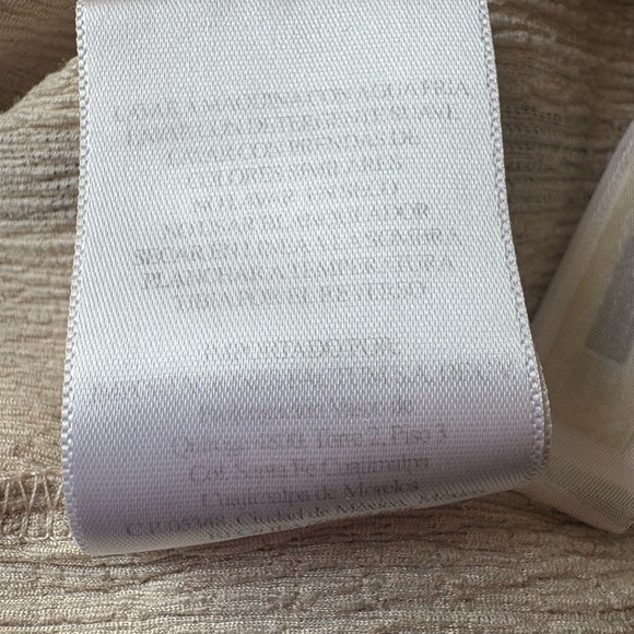 That’s it! Size small, off the shoulder, striped, cream coloured top - Picture 6 of 7